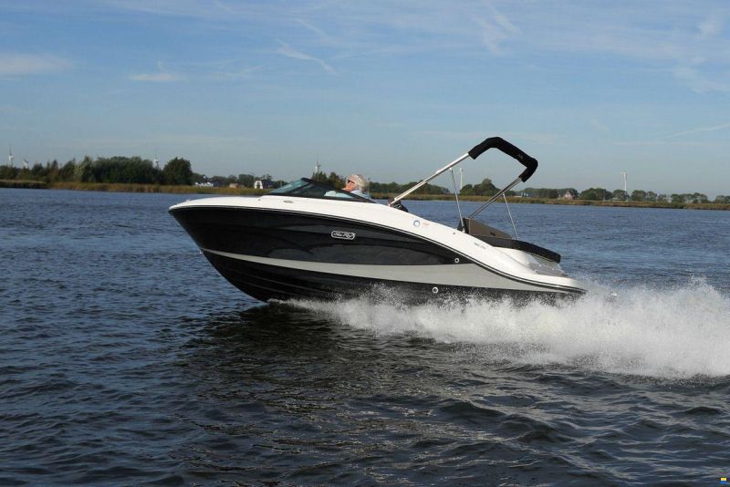 Sea Ray SPX 210