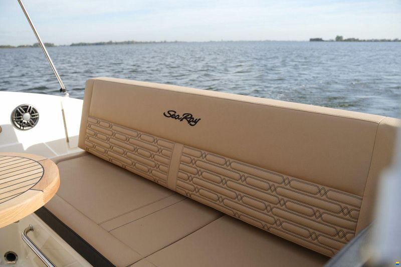 Sea Ray SPX 210