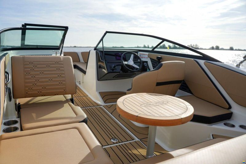 Sea Ray SPX 210