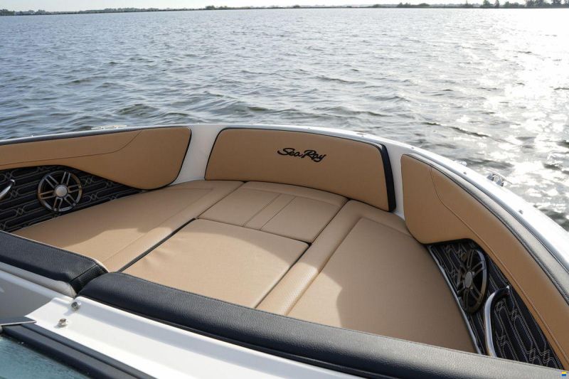 Sea Ray SPX 210