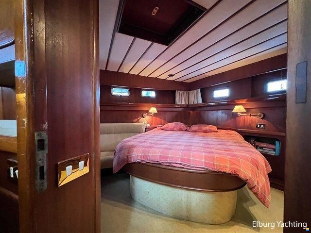 Tayana Trawler - Pieter Beeldsnijder