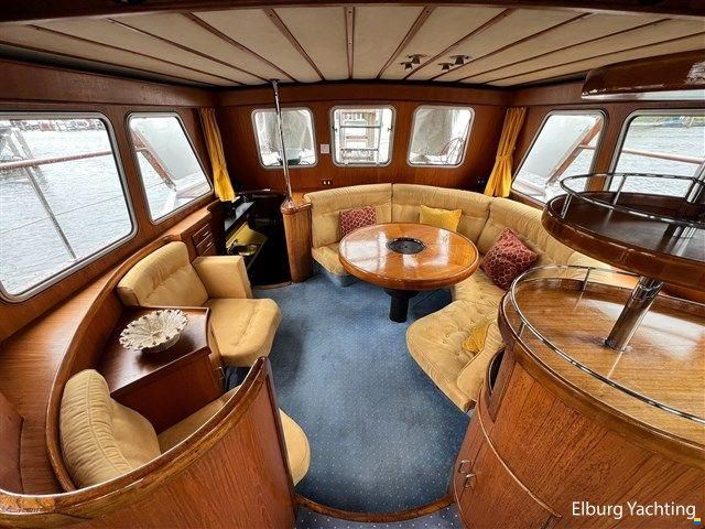 Tayana Trawler - Pieter Beeldsnijder