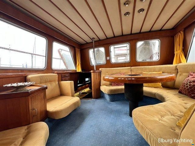 Tayana Trawler - Pieter Beeldsnijder