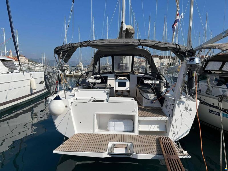 Dufour 390