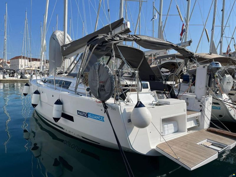 Dufour 390
