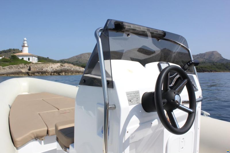 HYDROSPORT 737 SUNDECK