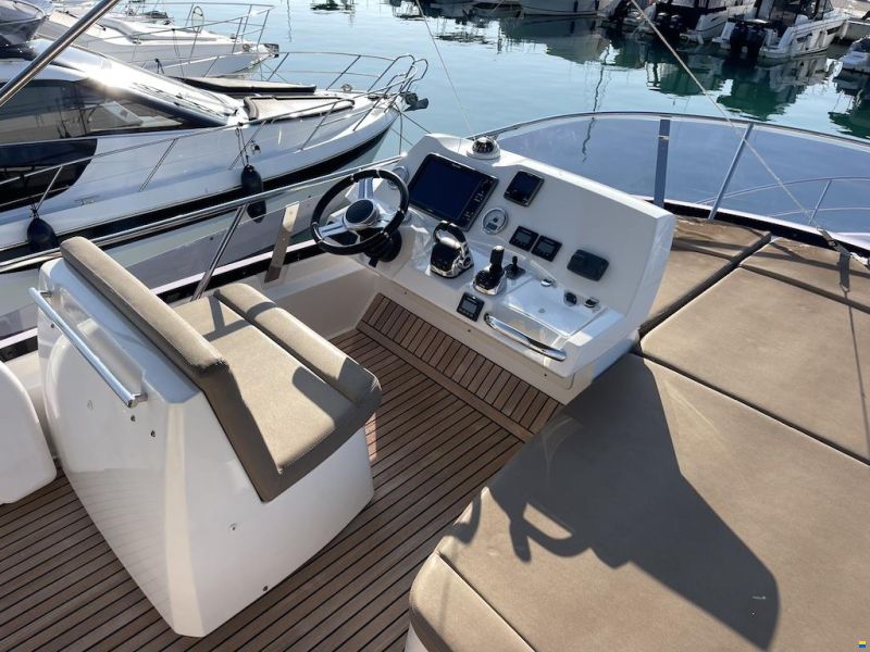 Prestige Flybridge 450
