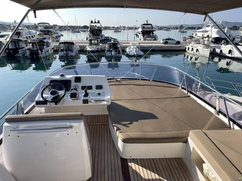 Prestige Flybridge 450