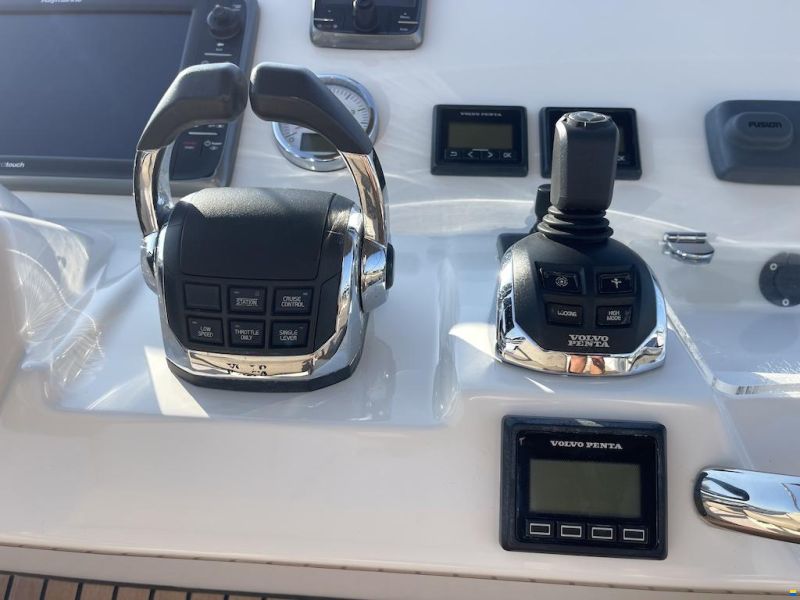 Prestige Flybridge 450