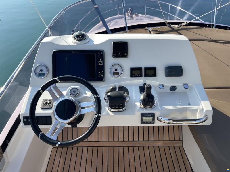 Prestige Flybridge 450