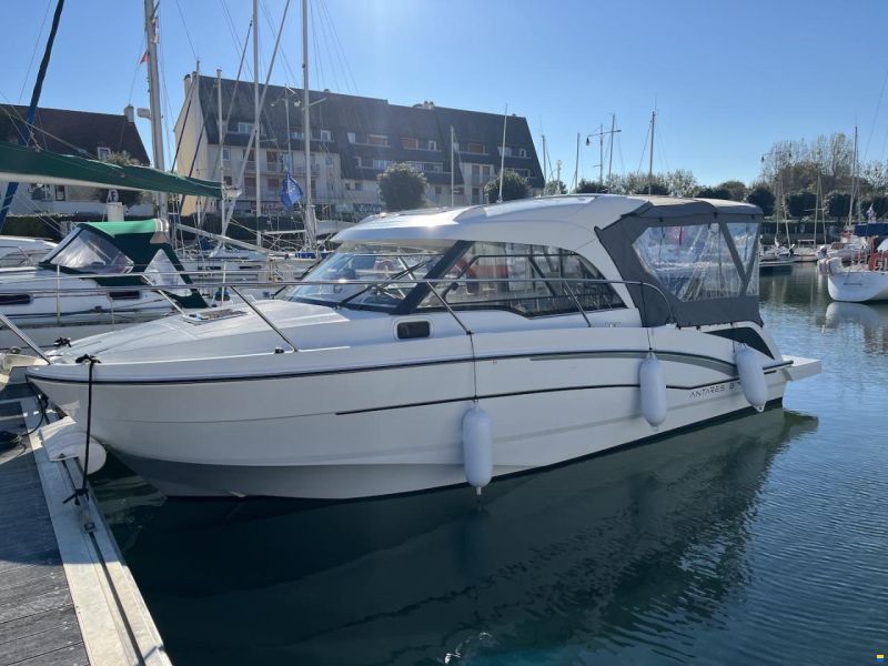 Beneteau Antares 8