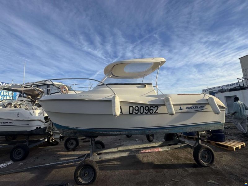 Quicksilver 530 pilothouse