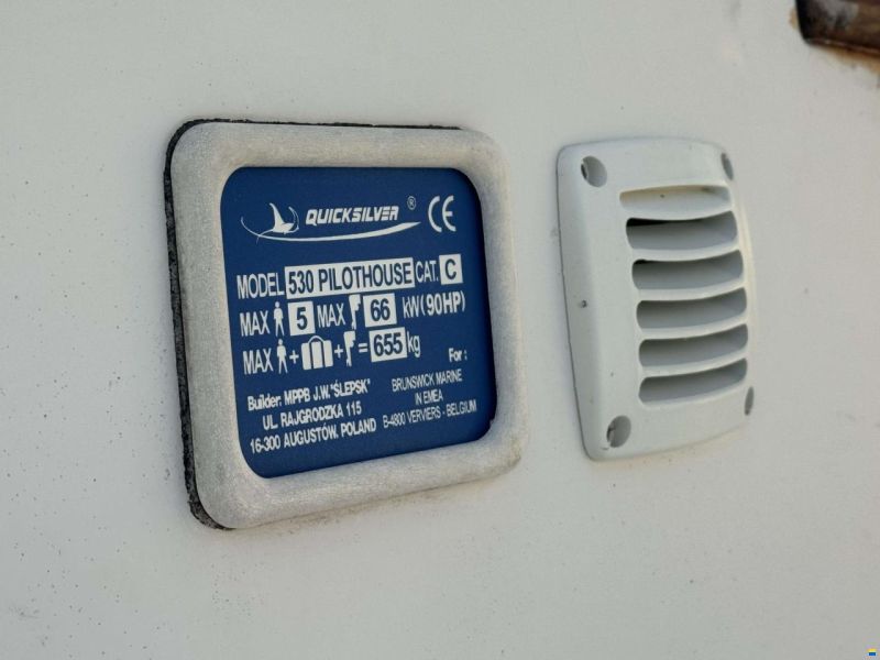 Quicksilver 530 pilothouse