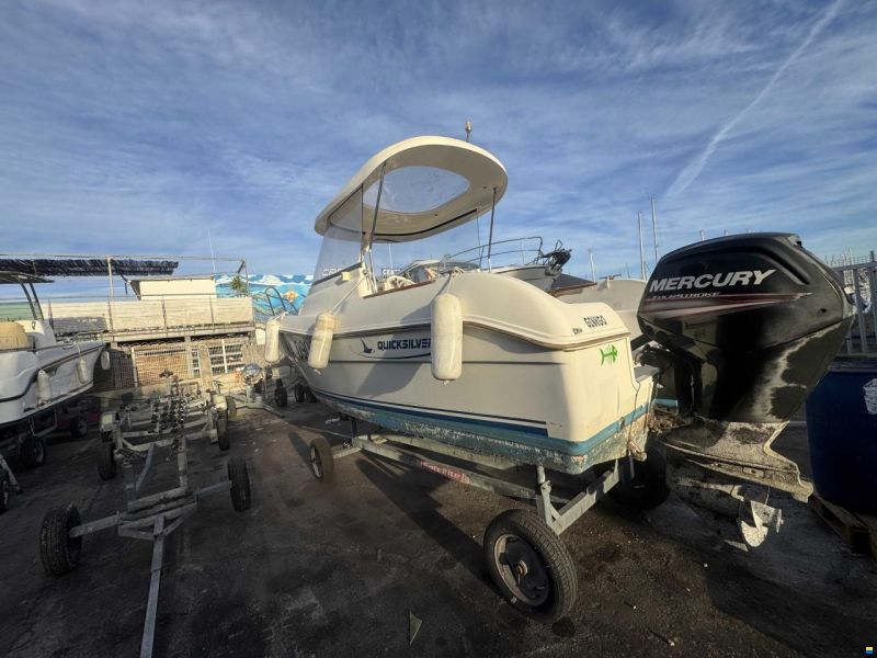 Quicksilver 530 pilothouse