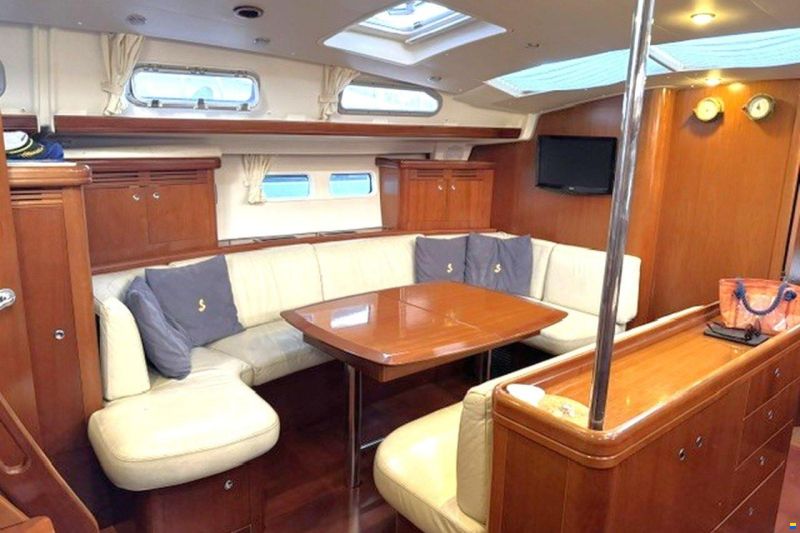 Beneteau Oceanis 523