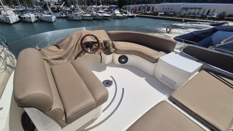 Sealine F37