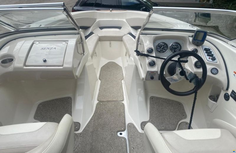 Larson Senza 226 Daycruiser