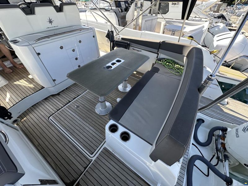 Jeanneau Cap-Camara 10.5 WA