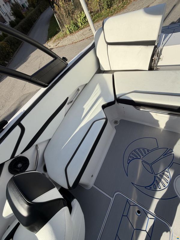 Scarab 215 HO