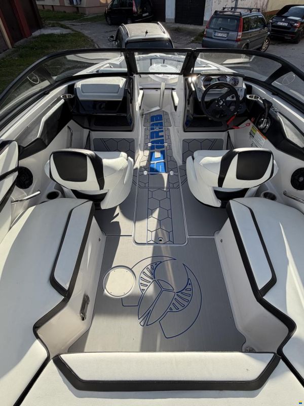 Scarab 215 HO