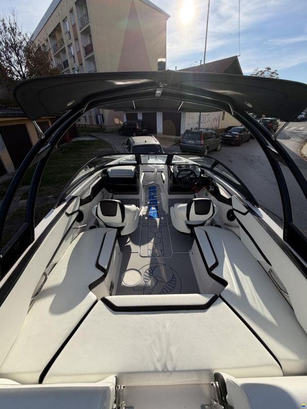 Scarab 215 HO