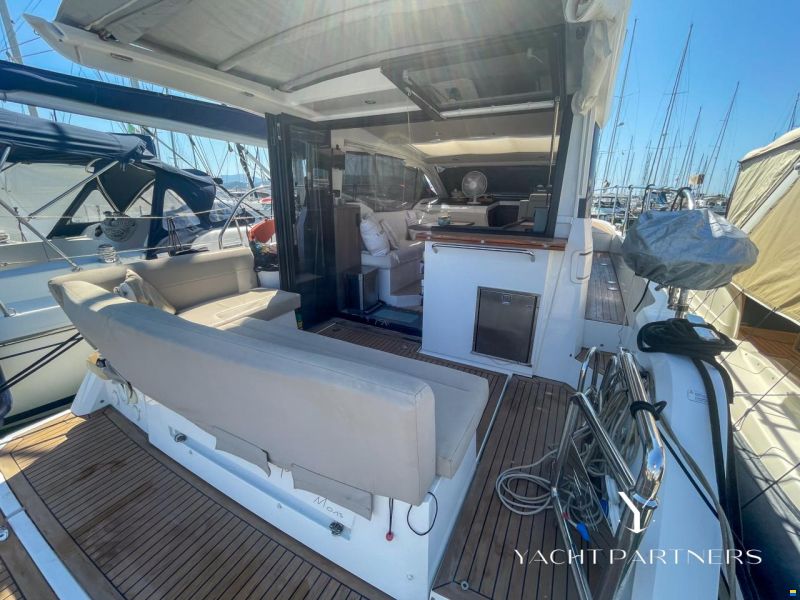 Sealine C330