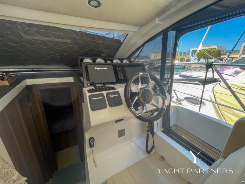 Sealine C330