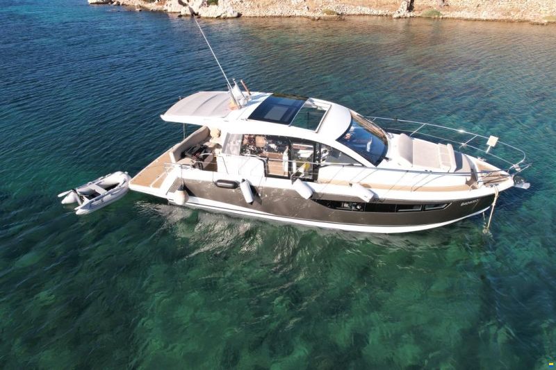 Sealine C330