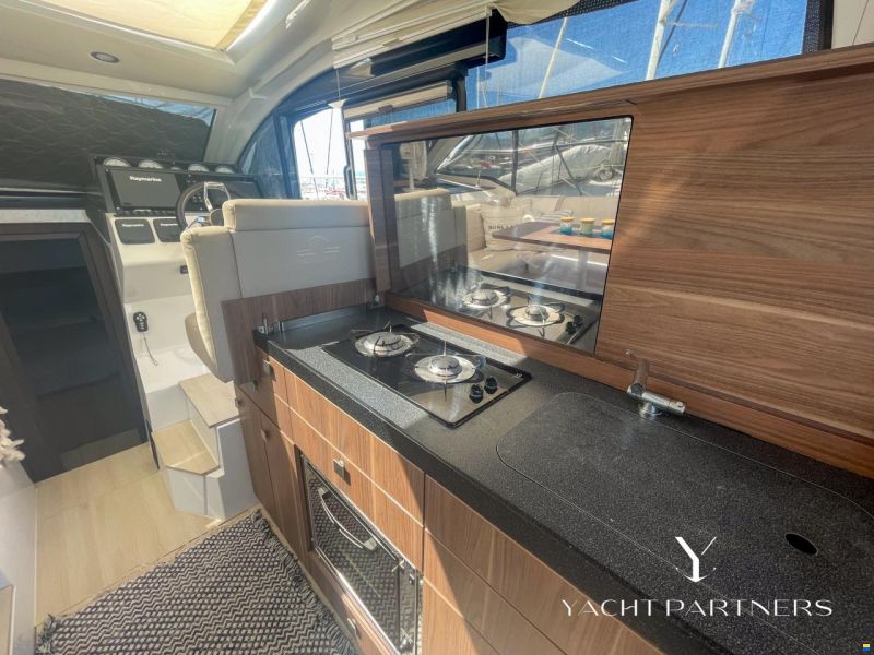 Sealine C330