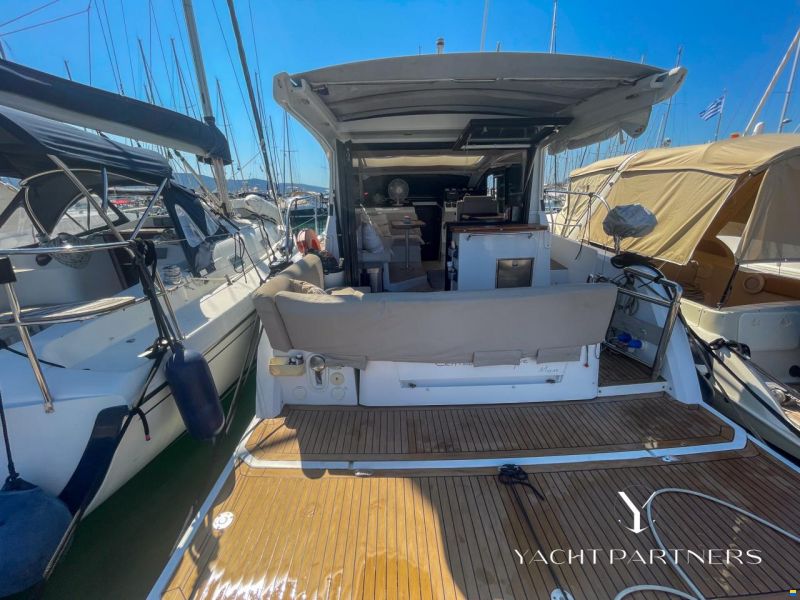 Sealine C330