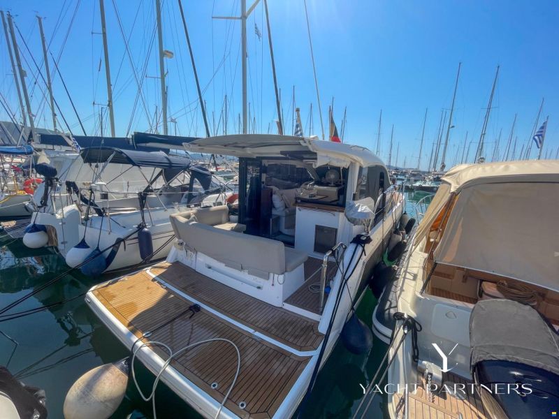 Sealine C330