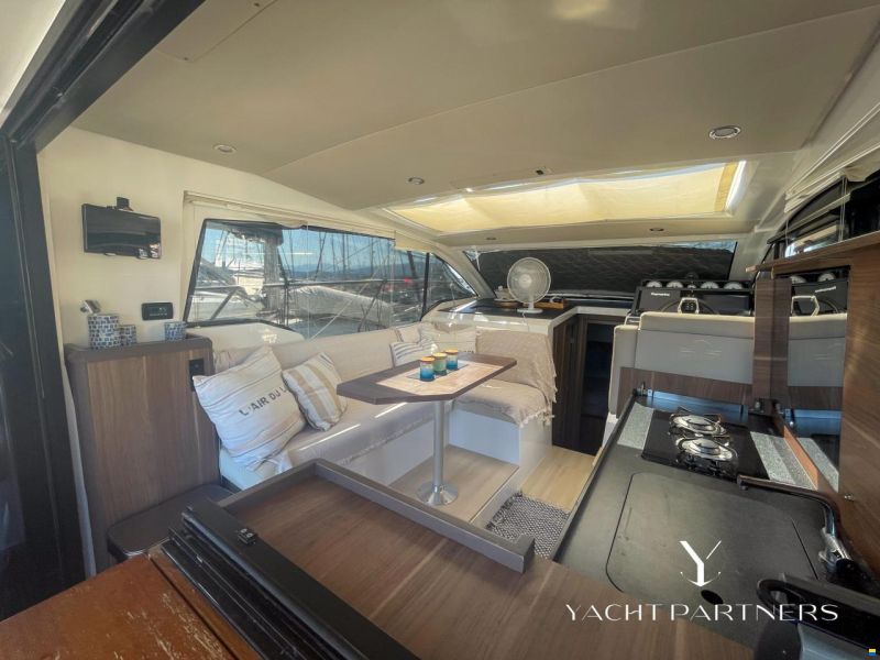 Sealine C330