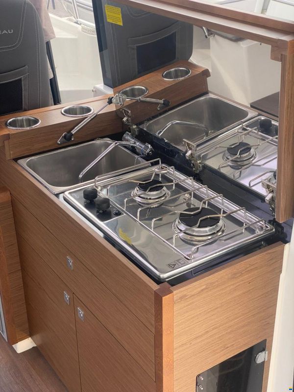 Jeanneau Merry Fisher 895
