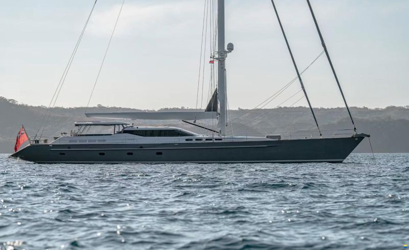 Alloy Yachts 35m