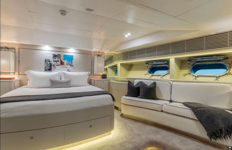 Alloy Yachts 35m