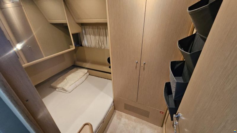 Ferretti 550