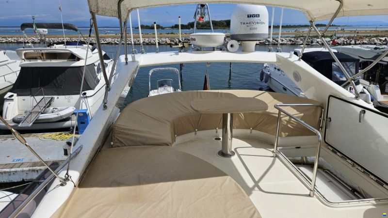 Ferretti 550