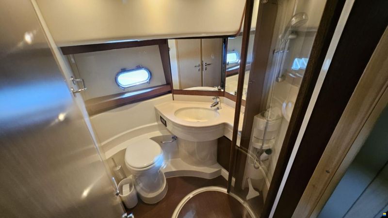 Ferretti 550