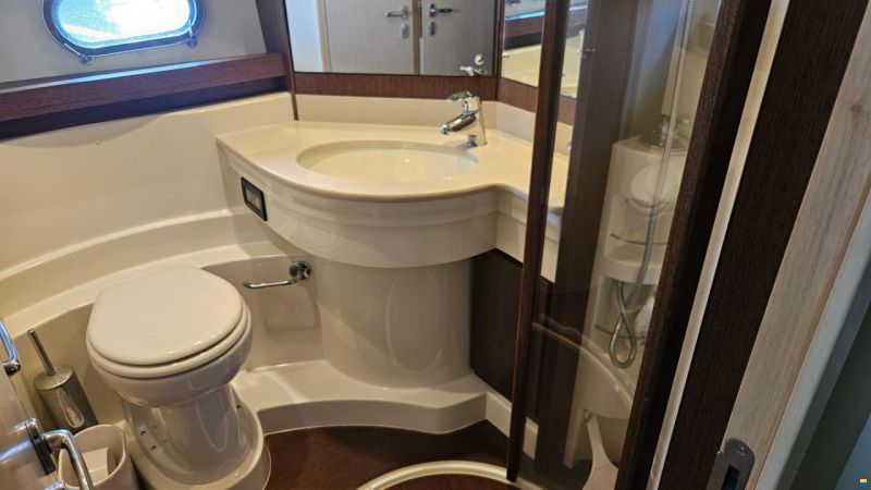 Ferretti 550
