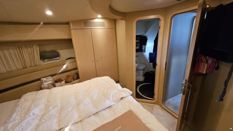 Ferretti 550