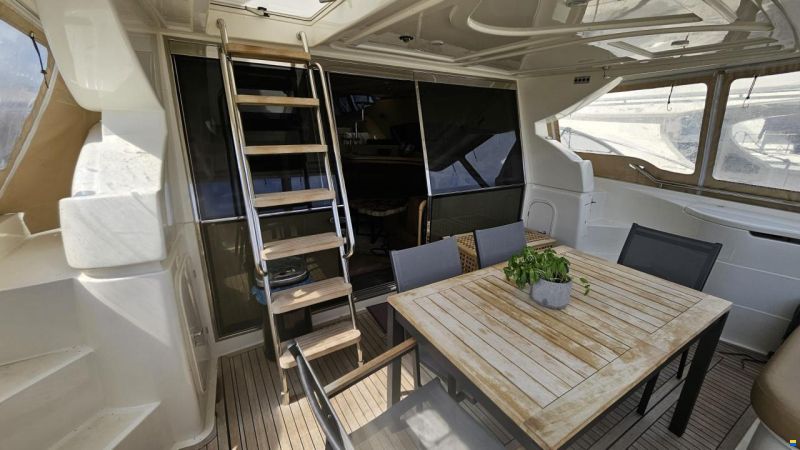 Ferretti 550