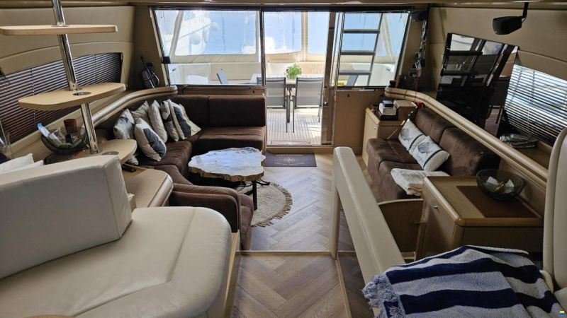 Ferretti 550