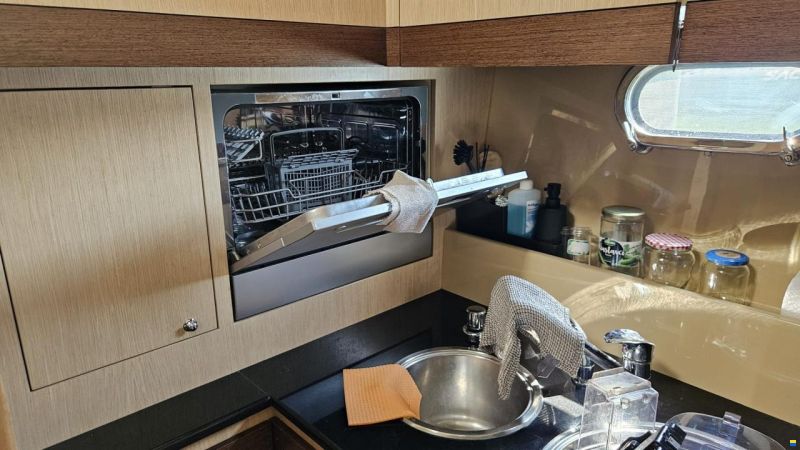 Ferretti 550