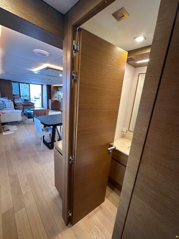 Falcon Yachts 102