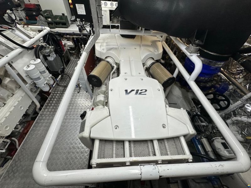 Falcon Yachts 102