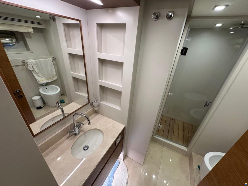 Falcon Yachts 102