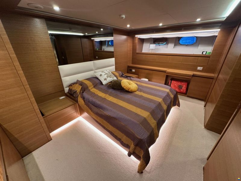 Falcon Yachts 102
