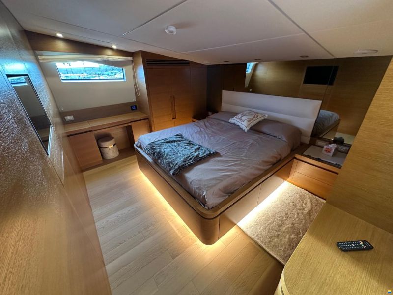 Falcon Yachts 102
