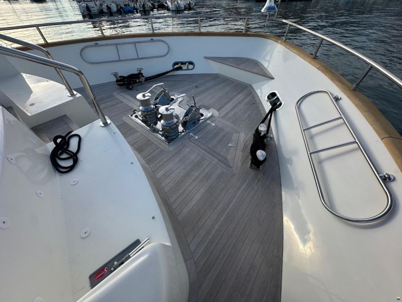 Falcon Yachts 102