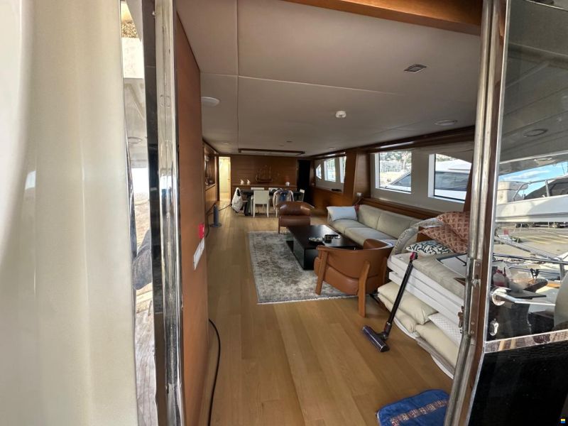 Falcon Yachts 102